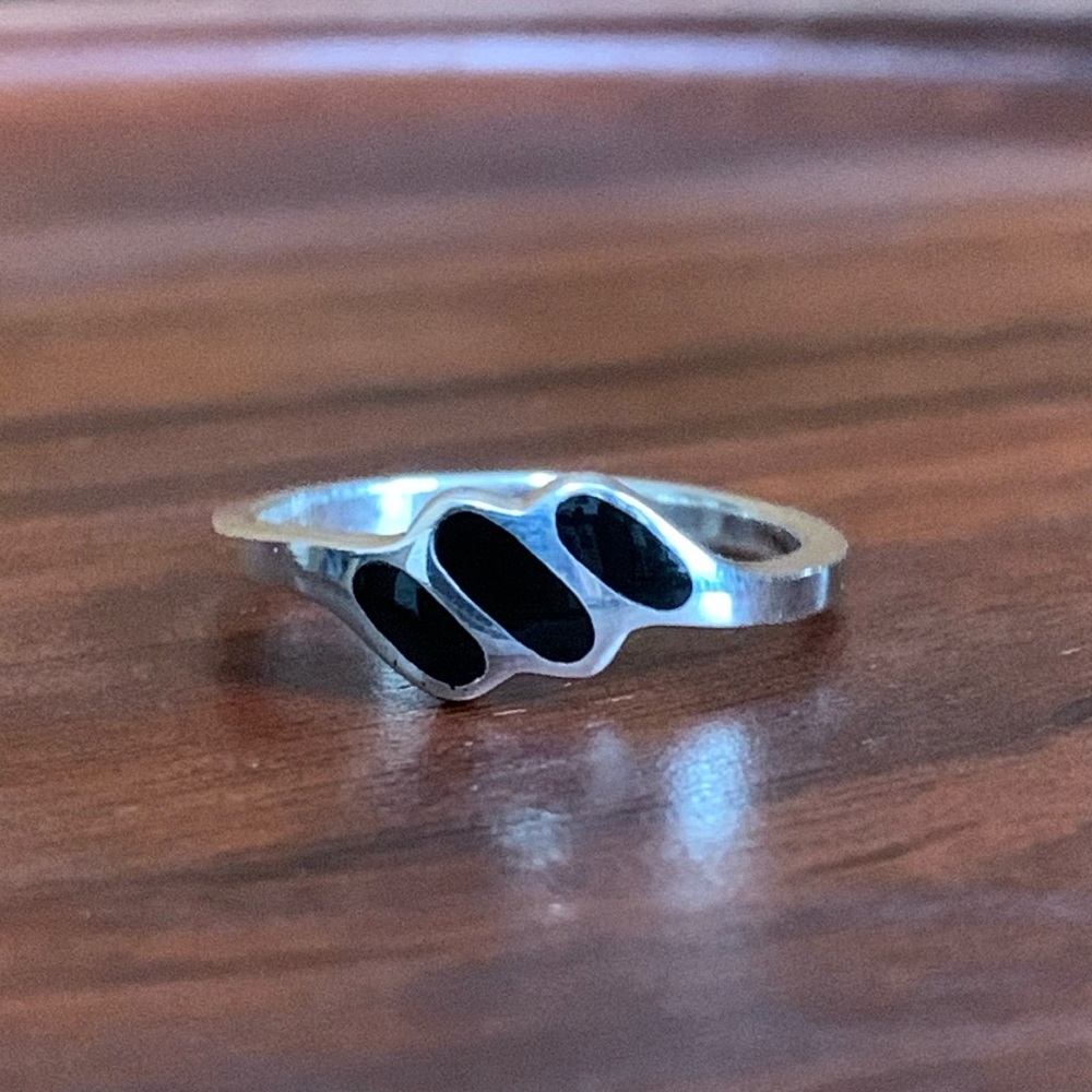 Sterling Silver and Faux Black Onyx Ring - Picture 1 of 7